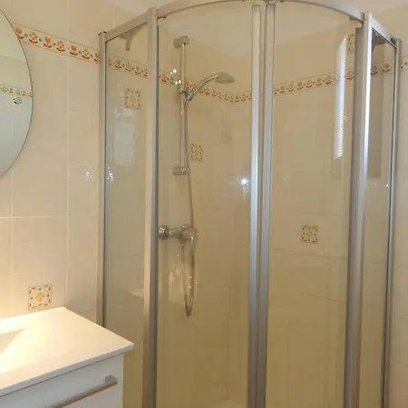 Apartment Le Lavandou, 3 Pieces, 5 Personnes - Fr-1-251-663