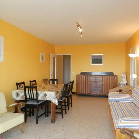 Apartment Le Lavandou, 3 Pieces, 5 Personnes - Fr-1-251-663